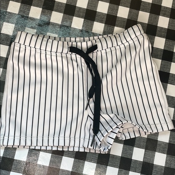 Black/White Kortni Jeane Euro - Picture 1 of 3